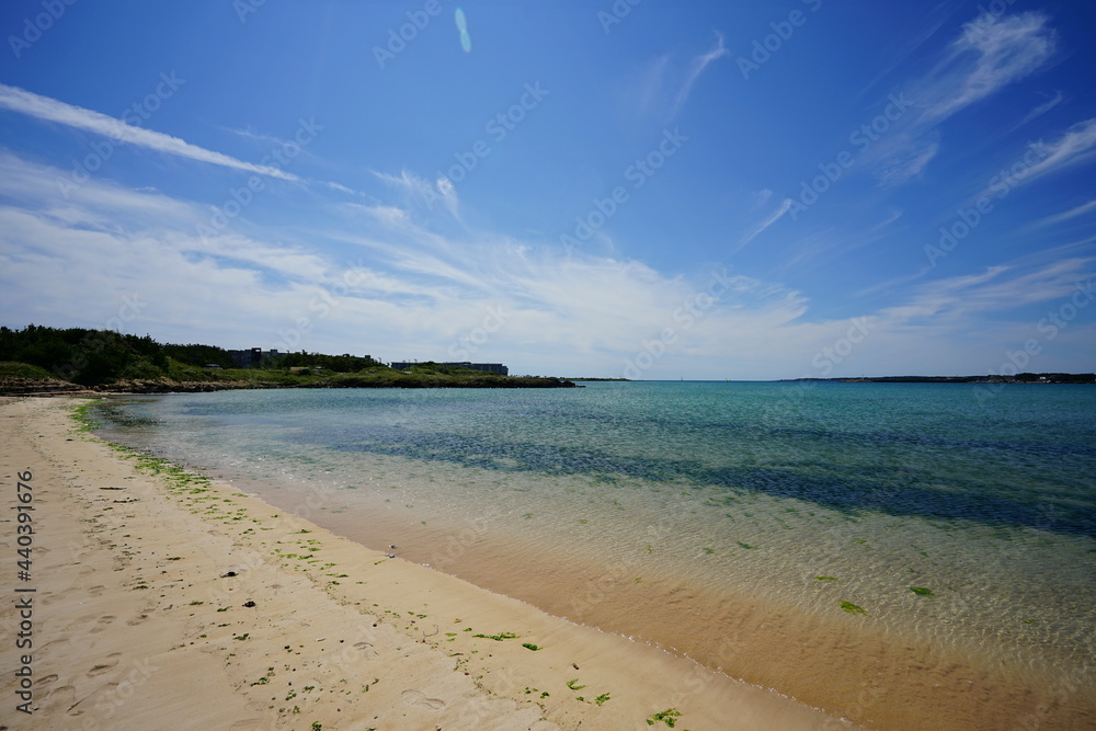 Obraz premium a beautiful seaside landscape with crystal clear water, scenery around sinyang beach