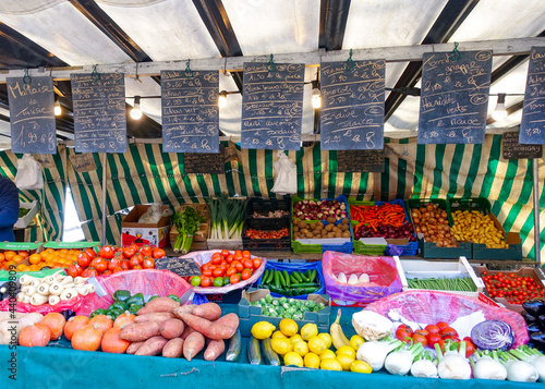 パリの朝市（新鮮な野菜）、バスティーユのマルシェ（Marché Bastille）