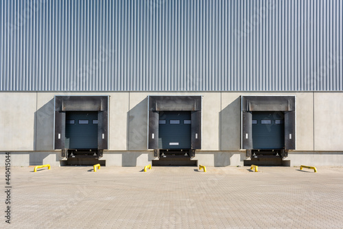 Fototapet loading docks of a warehouse