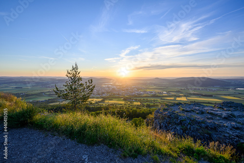Bei Sonnenuntergang auf dem Staffelberg bei Bad Staffelstein in Franken in Deutschland