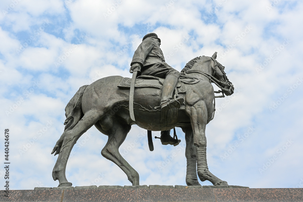 Obraz premium Monument to K.K.Rokossovsky. Konstantin Rokossovsky played a significant role in the victories in Stalingrad and Kursk during the Great Patriotic War.