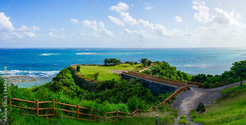 知念岬公園 知念岬 公園 展望台 見晴らし 岬 海 水平線 海岸 崖 芝生 草原 橋 木橋 日本 沖縄県 南城市 知念 沖縄 那覇 南国 南の島 琉球 風景 景色 景観 絶景 屋外 自然 昼 展望 空 晴天 晴れ 快晴 青空 雲 明るい さわやか 爽快 青色 緑色 観光地 観光 名所 観光 知念岬公園 知念岬 公園 展望台 見晴らし 岬 海 水平線 海岸 崖 芝生 草原 橋 木橋 日本 沖縄県 南城市 知念 沖縄 那覇 南国 南の島 琉球 風景 景色 景観 絶景 屋外 自然 昼 展望 空 晴天 晴れ 快晴 青空 雲 明るい さわやか 爽快 青色 緑色 観光地 観光 名所 観光