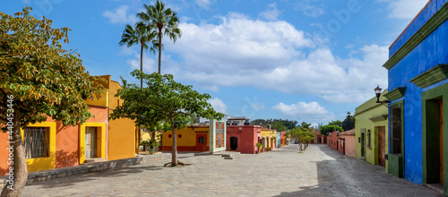 Canvas Print Oaxaca, Mexico, Scenic old city streets and colorful colonial buildings in histo