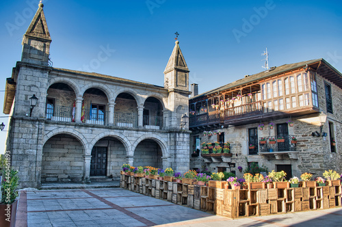 Plaza mayor y ayuntamiento de Puebla de Sanabria con hermosas jardineras, provincia de Zamora en España photo
