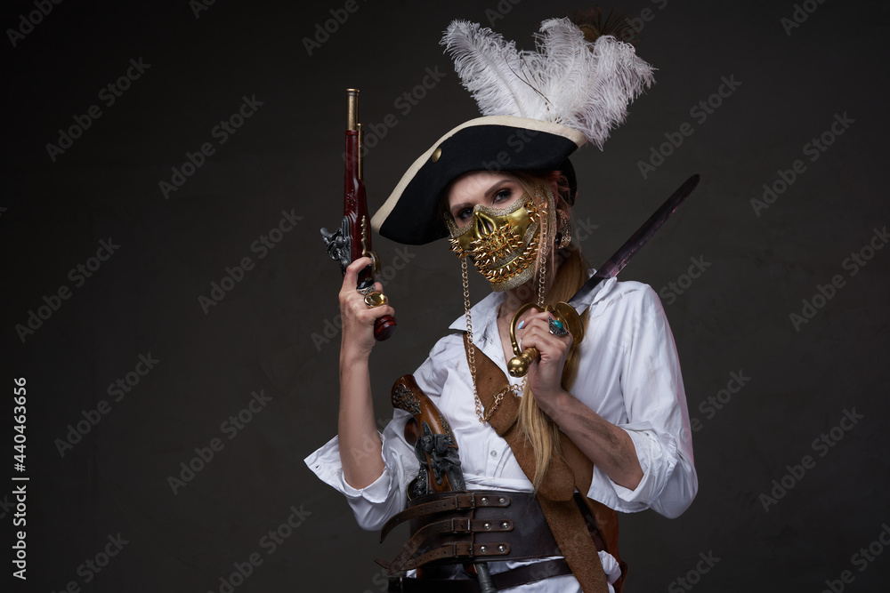 Naklejka premium Female buccaneer with mask against dark background
