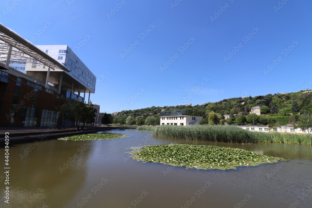 La capitainerie du port de plaisance dans le quartier d'affaires de Lyon Confluence, ville de Lyon, département du Rhone, France La capitainerie du port de plaisance dans le quartier d'affaires de Lyon Confluence, ville de Lyon, département du Rhone, France