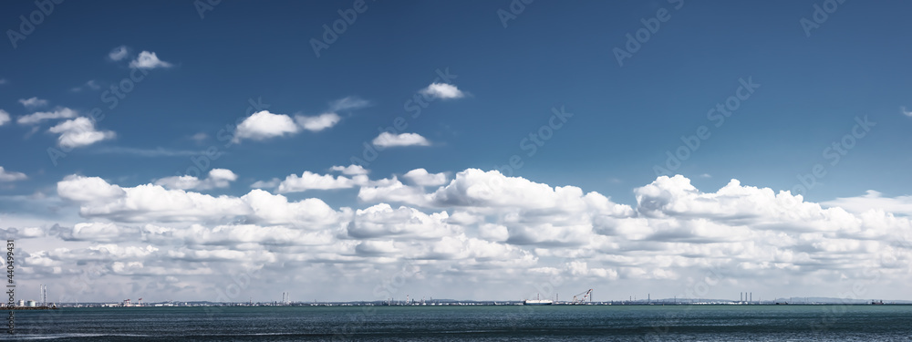Obraz premium (千葉県ｰ風景パノラマ)夏空と東京湾風景４