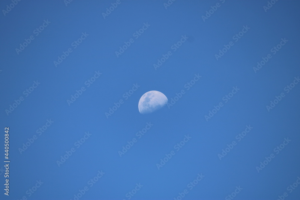 Photography of the Moon during the day, in its Crescent Moon phase Photography of the Moon during the day, in its Crescent Moon phase
