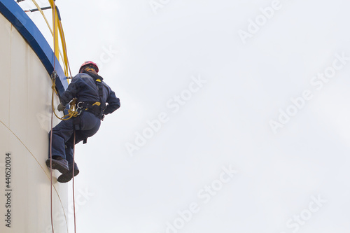 Fototapeta Naklejka Na Ścianę i Meble -  Male worker rope access  inspection