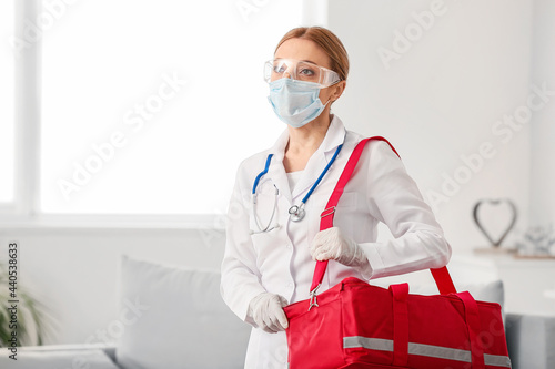 Portrait of female doctor w...