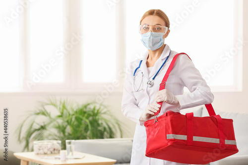 Portrait of female doctor w...