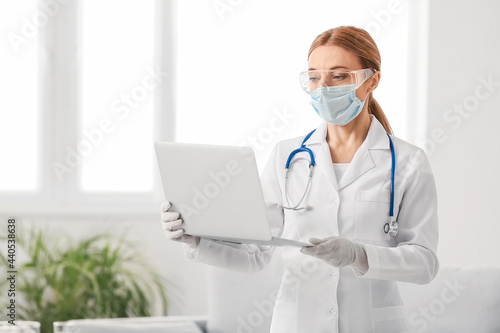 Portrait of female doctor w...