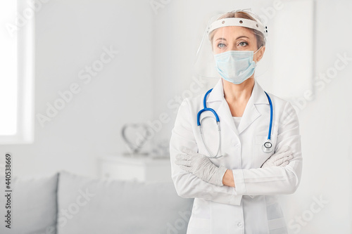 Portrait of female doctor w...