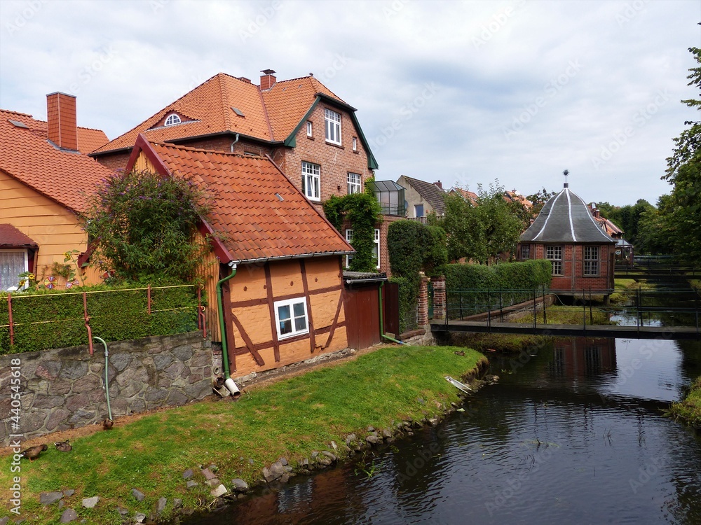 Häuser und Wall-Pavillon am Wallgraben in Boizenburg an der Elbe