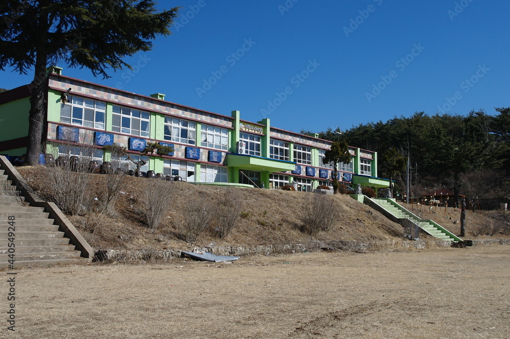 The appearance of close-down school in korea The appearance of close-down school in korea