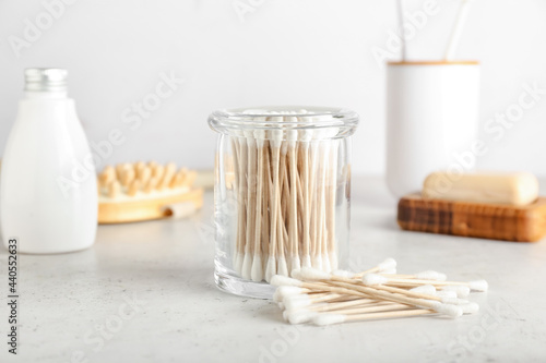 Photos Cotton swabs on light background