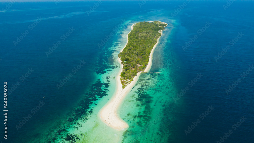 Obraz premium Aerial drone of sandy beach on a tropical island. Little Santa Cruz island. Zamboanga, Mindanao, Philippines.
