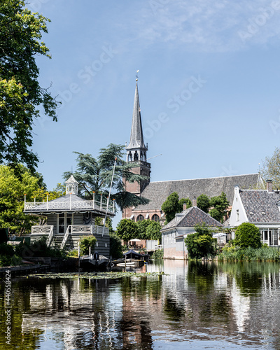 Dutch houses in the typical Dutch town Broek in Waterland, the Netherlands © Kim de Been