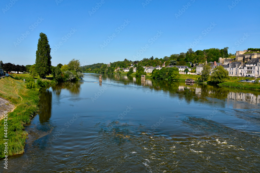 Obraz premium River Loire at Amboise, a commune renowned for its magnificent castle, in the Indre-et-Loire department in central France. 