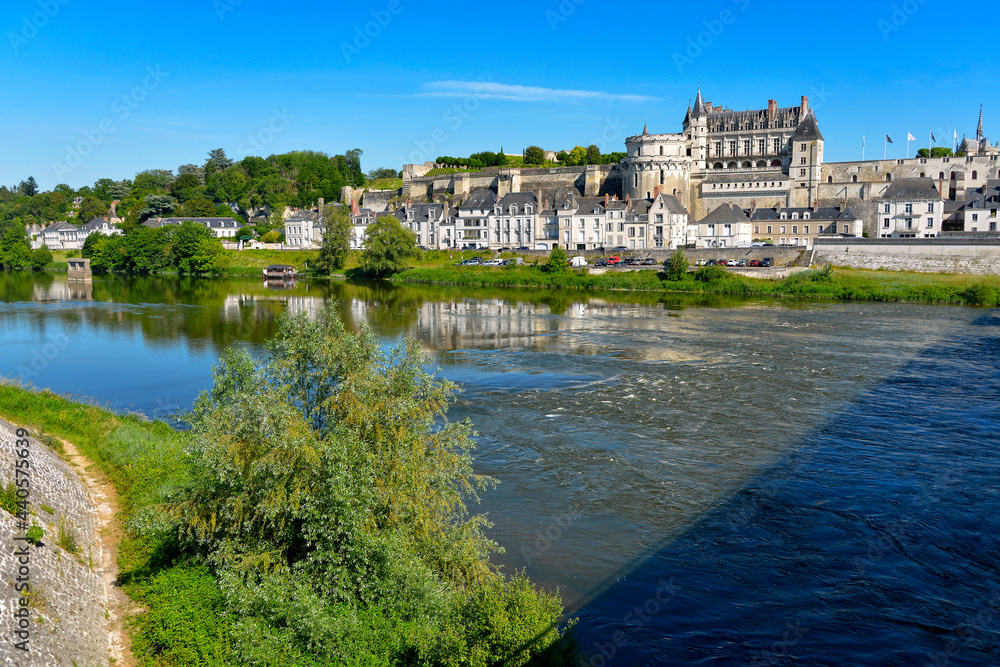 Obraz premium River Loire at Amboise, a commune renowned for its magnificent castle, in the Indre-et-Loire department in central France. 