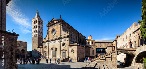 Viterbo. Piazza Duomo. Cattedrale di San Lorenzo, accanto al palazzo dei Papi photo