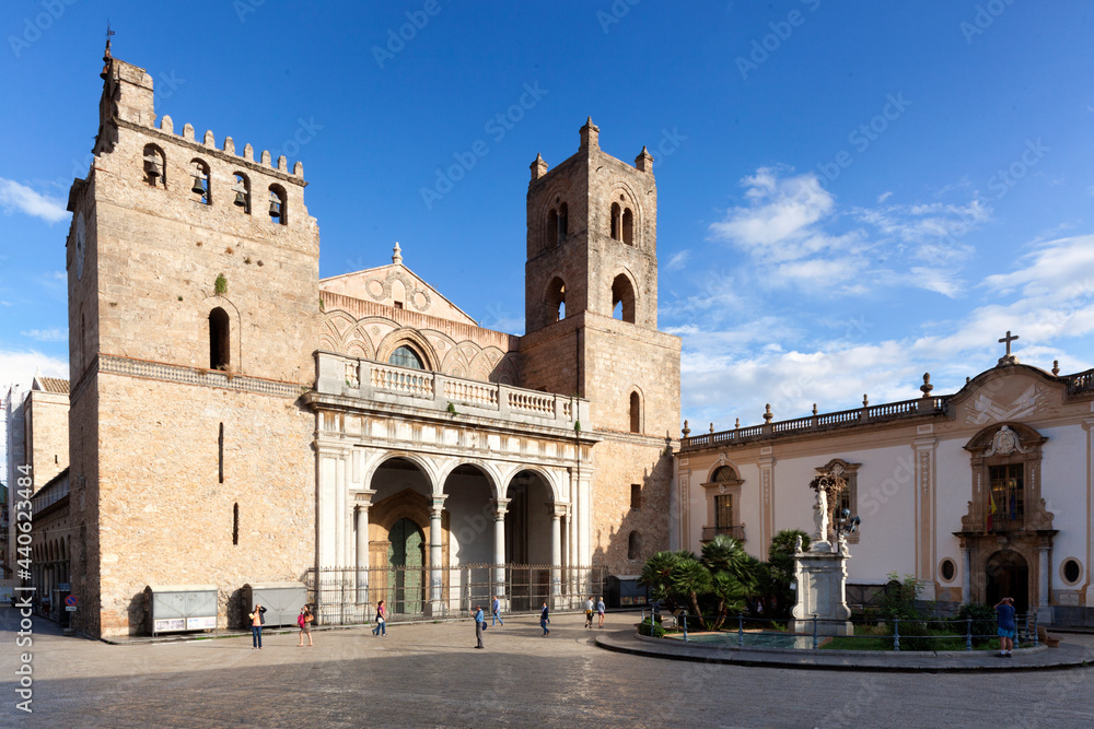 Monreale, Palermo. Facciata della Cattedrale di Santa Maria Nuova
