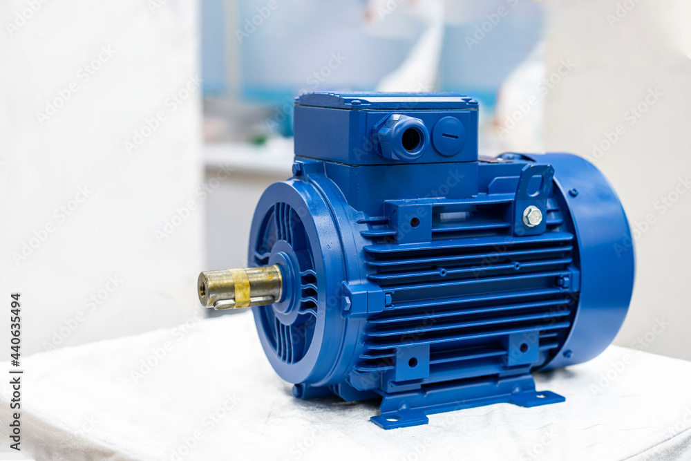 Close up new electric 3 phase induction motor for industrial on table - obrazy, fototapety, plakaty 