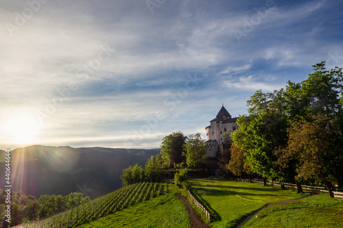Schloss Prösels Sonnenuntergang im Sommer