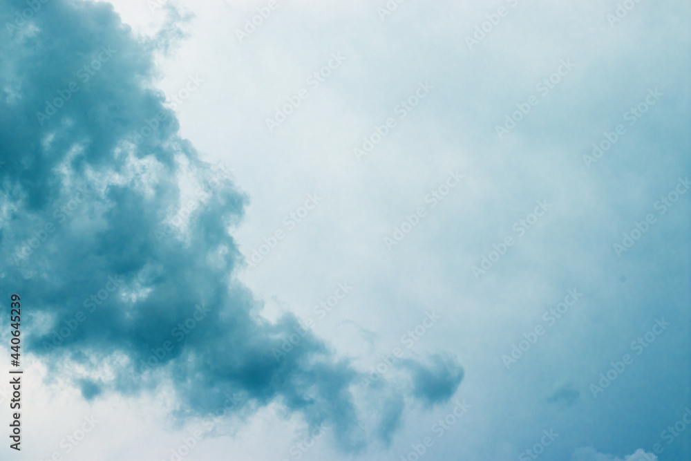 Obraz premium Fragment of a gloomy blue sky, overcast clouds