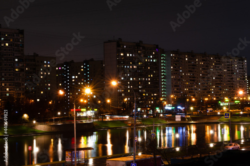 City landscape with traffic in Moscow at night. © Александр Раптовый