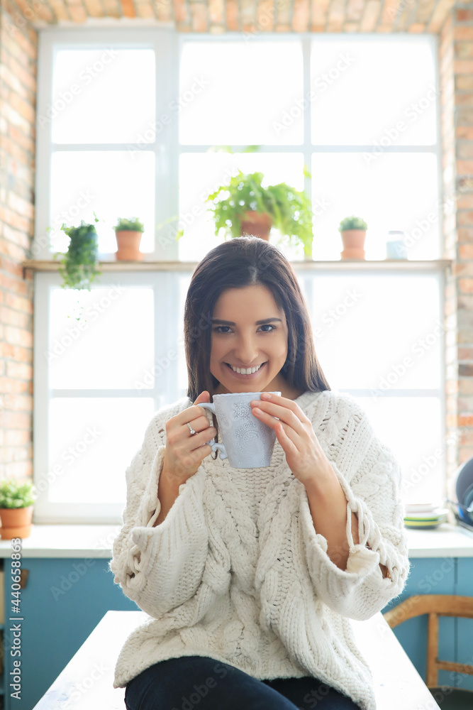 Woman at home
Morning leisure in the kitchen. Happy woman by the table
Woman at home
Morning leisure in the kitchen. Happy woman by the table