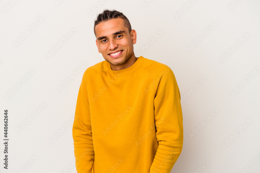 Obraz premium Young venezuelan man isolated on white background shrugs shoulders and open eyes confused.