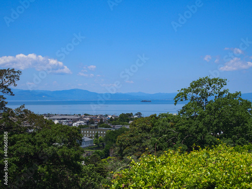 滋賀県 彦根城の天守閣前の広場から見える彦根市の街並みと琵琶湖