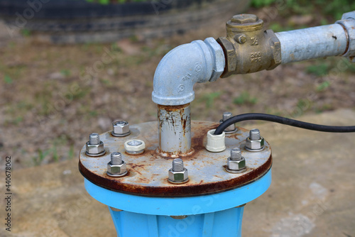 The water flowing artesian well from the land Install the pump ready to use