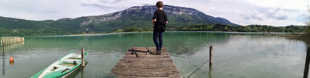 Fototapeta premium pêche au lac d' aiguebelette - savoie
