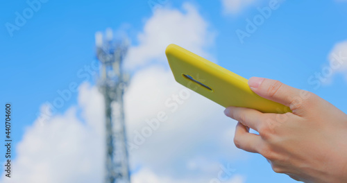 Slika na platnu woman use smartphone