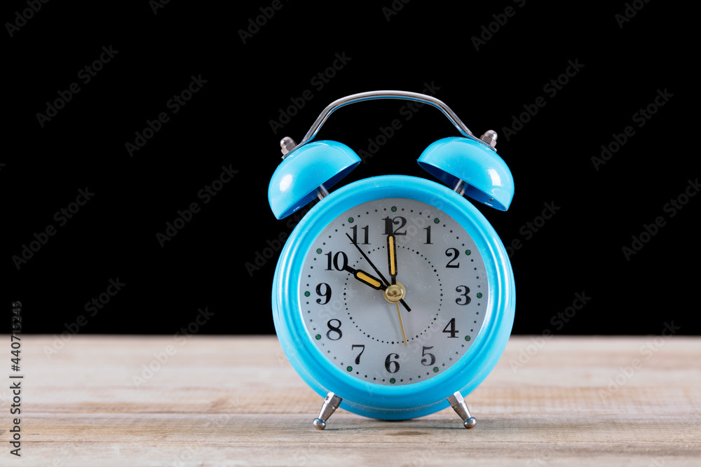 An alarm clock in front of a black background
An alarm clock in front of a black background