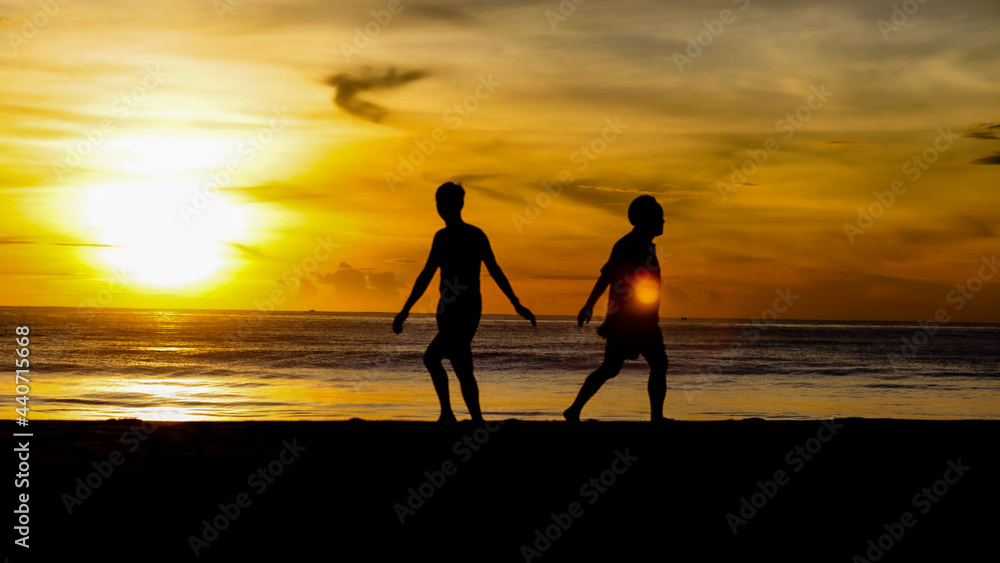 Fototapeta premium couple on the beach