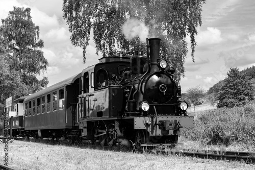 Dampflokomotive Eisenbahn Sauerländer Kleinbahn Plettenberg Lok Schmalspurbahn Qualm Museumszug Deutschland Nostalgie Zug Oldtimer Graustufen schwarz weiß Sauerland Vintage
