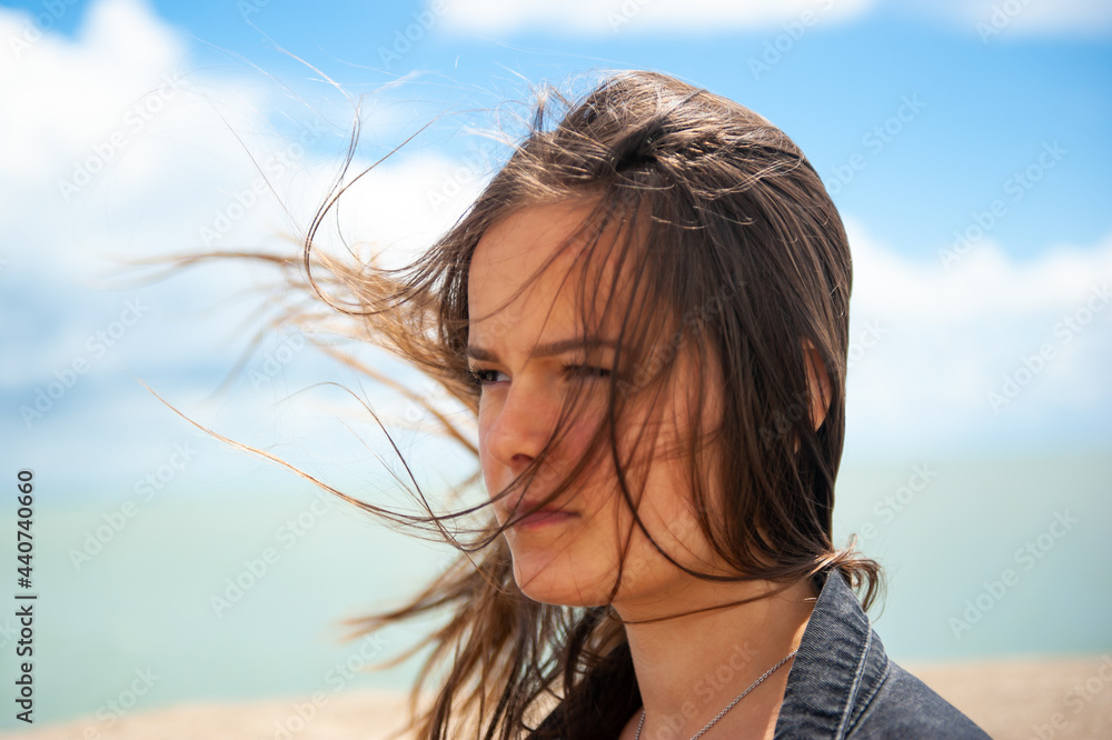 Portrait jeune femme extérieur Portrait jeune femme extérieur