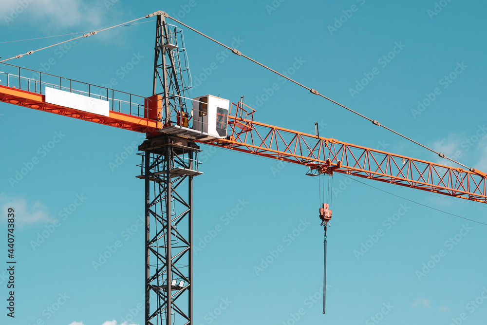 Tower crane with a crane operator's cab