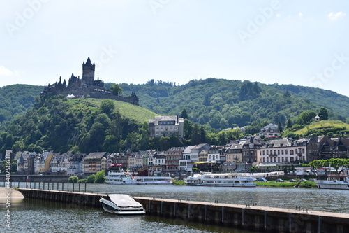 touristisches Moselufer von Cochem am 17.06.2021 - Kurz nach Öffnung der Außengastronomie photo