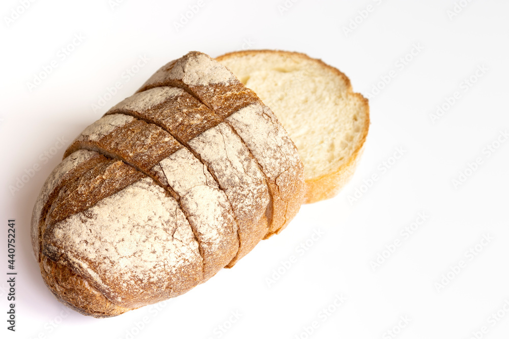ライ麦粉をふりかけた、カット後のフランスパン ライ麦粉をふりかけた、カット後のフランスパン