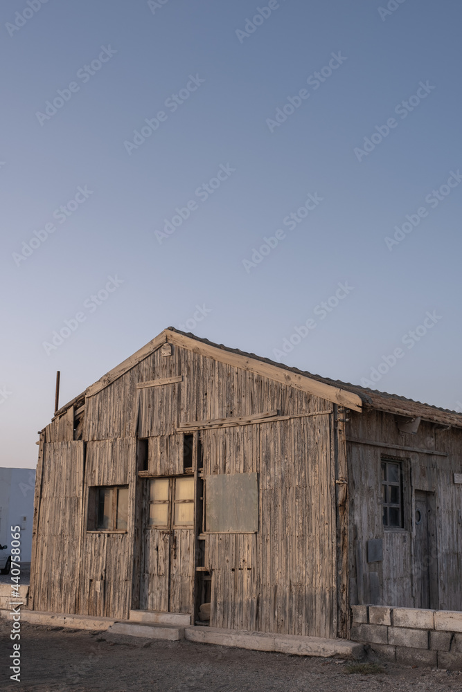 casa de madera deteriorada en el pueblo de Cabo de Gata, Andalucia, Spain