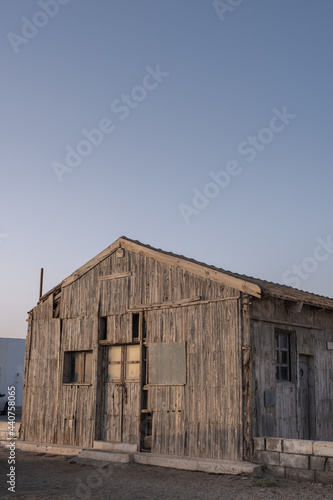 casa de madera deteriorada en el pueblo de Cabo de Gata, Andalucia, Spain