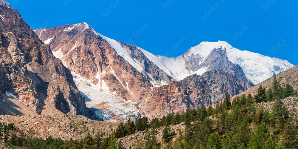 Amazing Altai Mountains. The way to the Bolshoy Aktru Glacier.