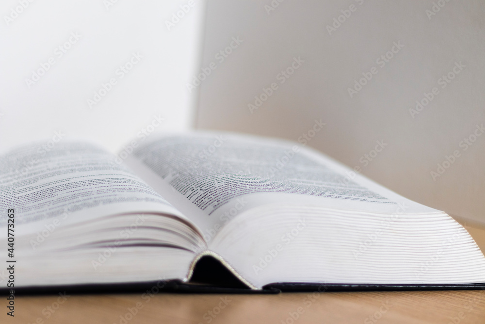 Obraz premium Open book with Russian text. Hobby