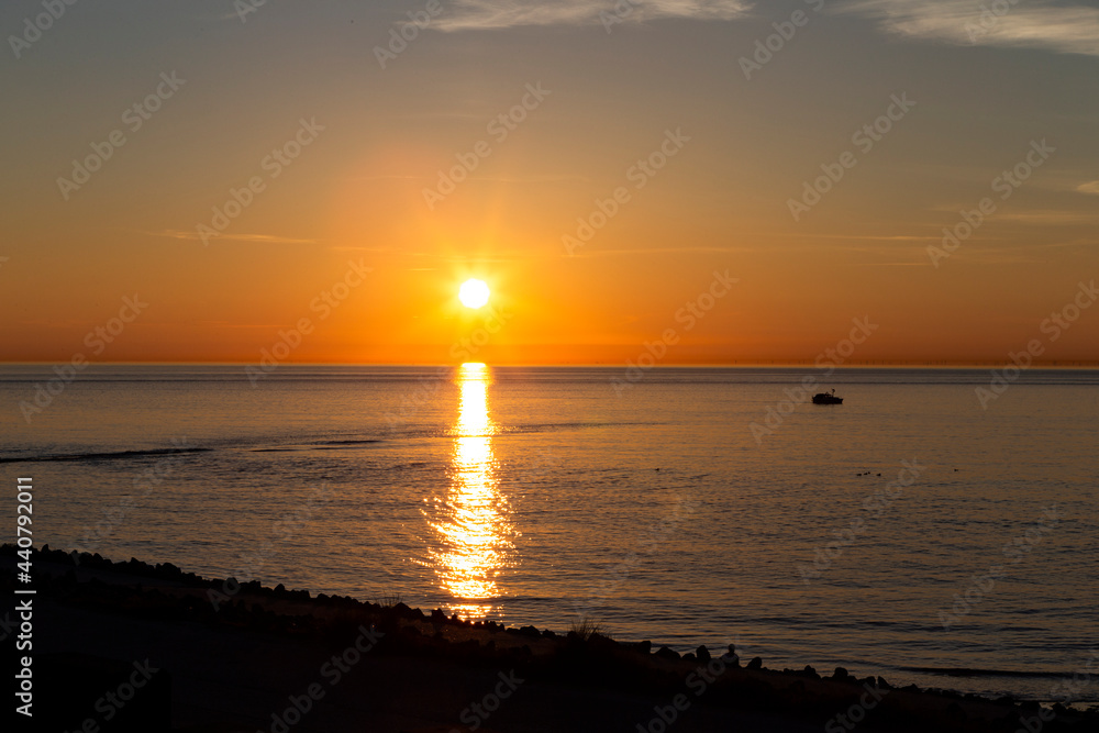 The photo shows a sunset on the North Sea on the island of Baltrum
