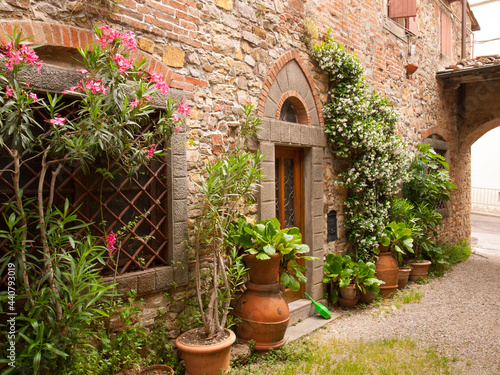 Italia, Toscana, il paese di Panzano in Chianti. Il borgo antico.