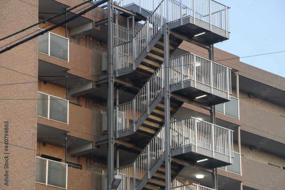 Fototapeta premium 屋上の避難階段 外階段